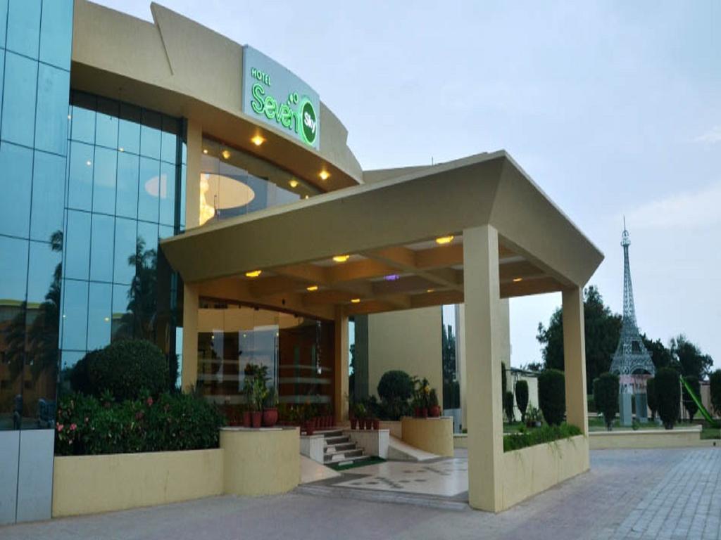Seven Sky Clarks Exotica Ξενοδοχείο Bhuj Εξωτερικό φωτογραφία